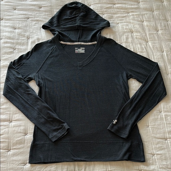 Under Armour Tops - 💕 2 for $15 - Women's Under Armour Hooded T-shirt